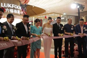 Lukfook Jewellery Phuket Store Grand Opening “Lukfook Shines in Thailand · 7 shop Glory” 7 สาขารวมพลัง ลุกฟุกเปล่งประกายทั่วแดนสยาม ต้อนรับเทศกาลแห่งความรักและตรุษจีน
