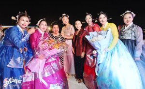 “โกอึนจารัก” ยกเสน่ห์ฮันบกสู่เจ้าพระยา จัดแฟชั่นโชว์ ณ ไอคอนสยาม สานสัมพันธ์ไทย-เกาหลี พร้อมลงนาม MOU และกิจกรรมเพื่อสังคม